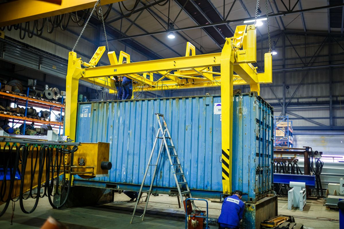Spreader Racking System Refurbished and rebuilt: used piggyback spreader in just 4 weeks!